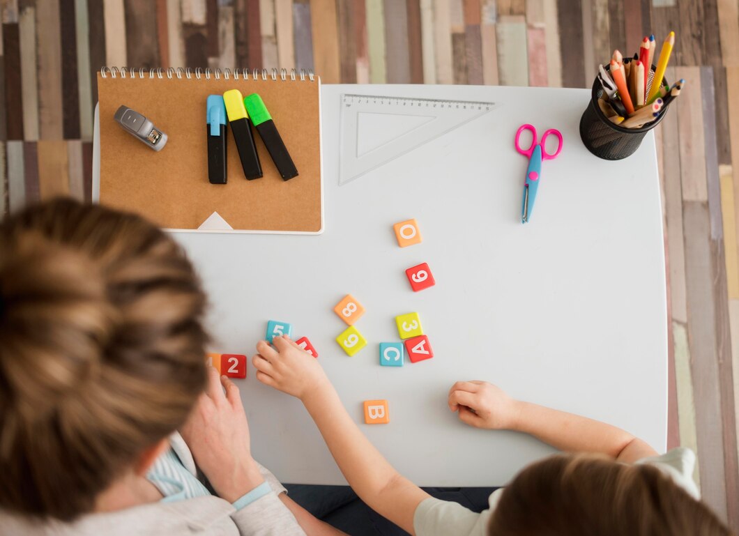 Jak metoda Montessori wspiera rozwój języka angielskiego u najmłodszych?