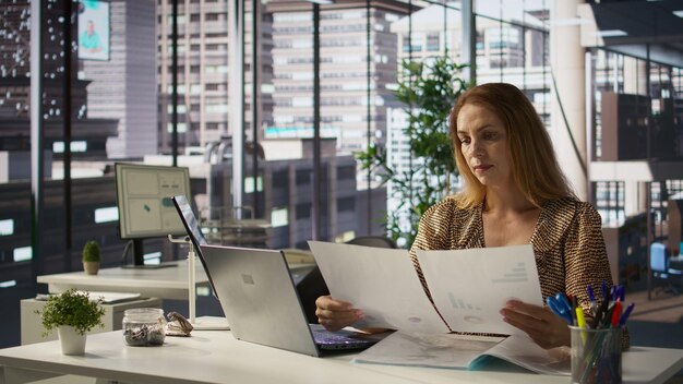 Jak skutecznie uprościć zarządzanie księgowością w małej firmie?