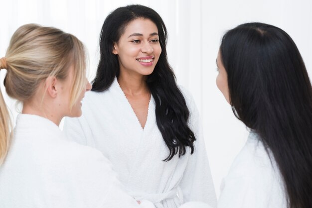 Korzyści z uczestnictwa w szkoleniach z medycyny estetycznej dla profesjonalistów zdrowia i urody