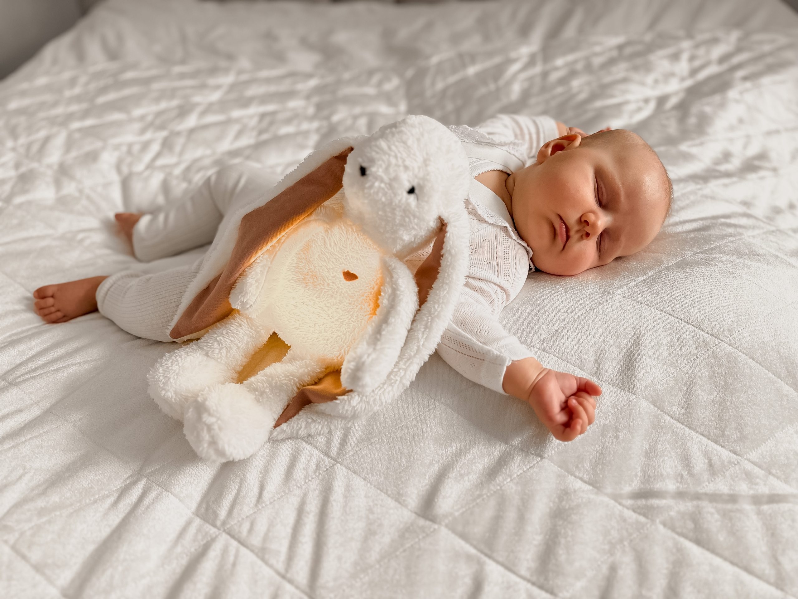 Jak dźwięki uspokajające wpływają na jakość snu niemowląt?