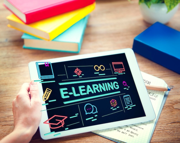 Jak nowoczesne platformy edukacyjne wspierają rozwój kompetencji językowych w miejscu pracy