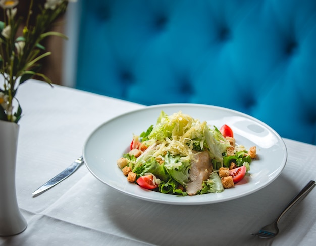Jak wybrać idealną saladerkę do Twojej restauracji?